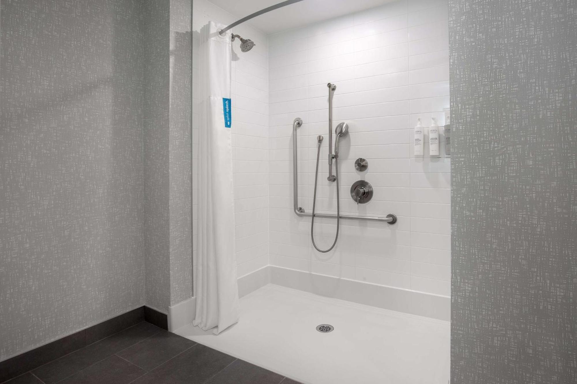 Hampton Inn By Hilton Brampton - Toronto Exterior photo